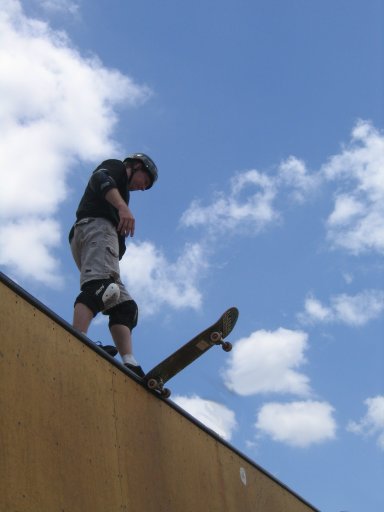 Barry dropping in on SPoT's vert ramp (April 2004)