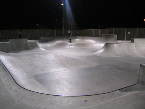 Tempe Skatepark flow bowl in Tempe,AZ @ Sept 2005
