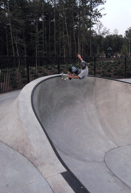 Shawn Coffman warms up with a Lien-to-tail on the oververt pocket