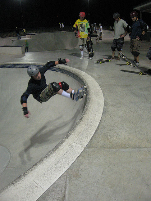 Jeff/Red grinding frontside in the shallow