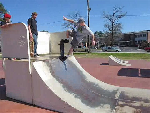Solomon's other favorite...Ollie Blunt-to-Fakie (982 Mb WMV video)