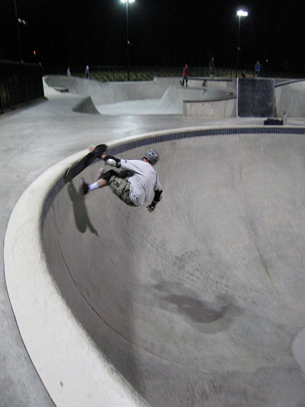 Jeff (Redmenace) working on frontside airs