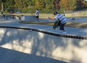 Brad from Florida....boneless into bowl! (1.10 Mb WMV video)