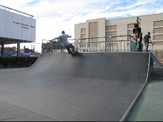 Solomon rewinds (frontside grind backside revert) (528 Kb WMV video)