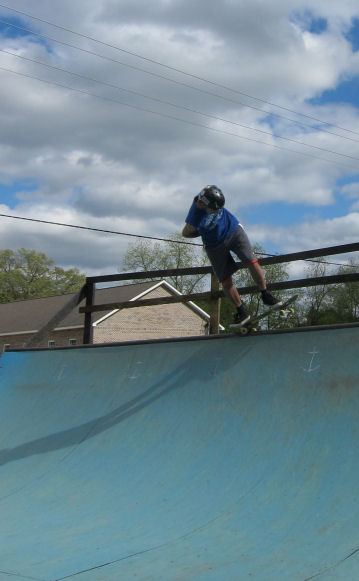 Eddings styles a backside 50-50...arms behind back