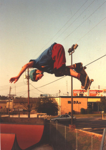 http://www.teamping.com/gallery/Skatepics/1990sComp/comp_tommy_bsidetuck2.jpg